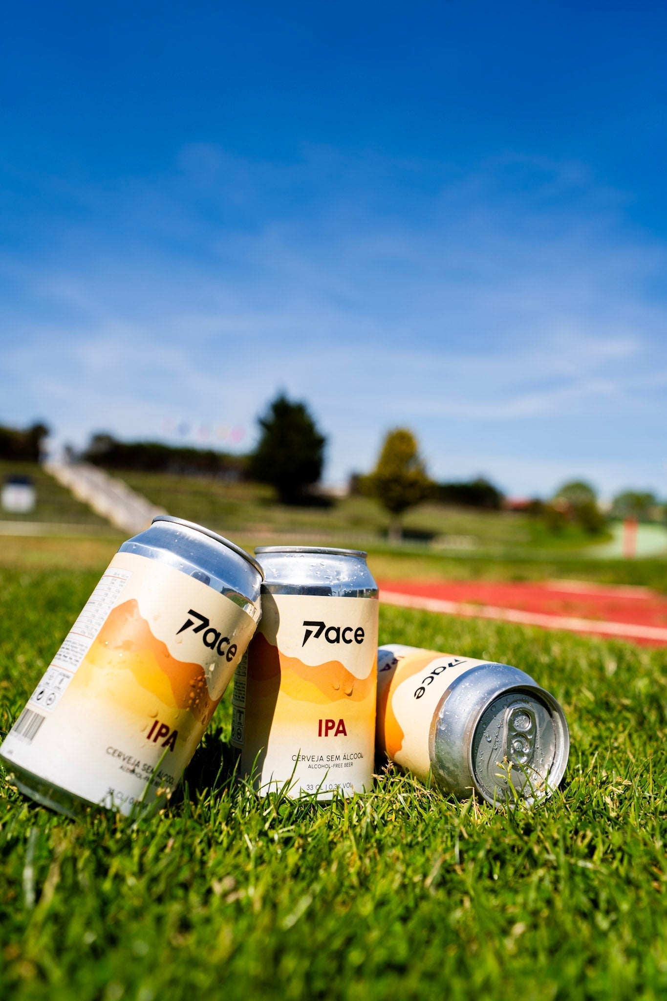 Latas marca portuguesa de cerveja artesanal sem álcool e funcional para estilos de vida ativos